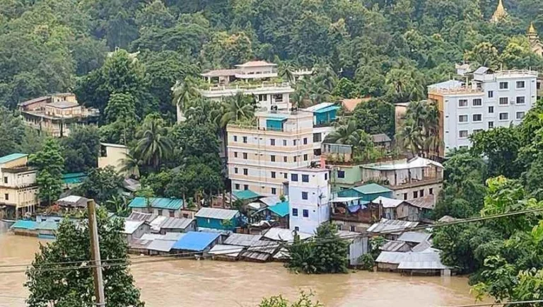 চট্টগ্রাম ডুবে গেলেও পরীক্ষা নিবে জাতীয় বিশ্ববিদ্যালয়