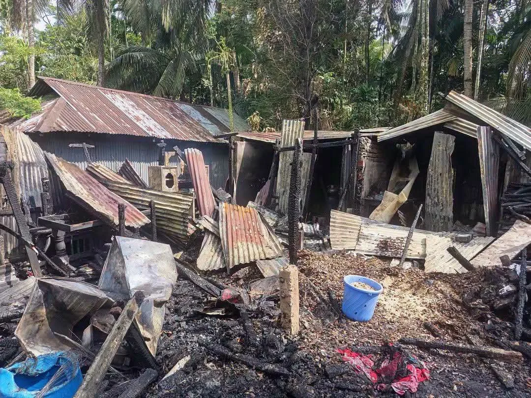 সন্দ্বীপে অগ্নিকাণ্ডে বসতবাড়ি পুড়ে ছাই: লক্ষাধিক টাকার ক্ষয়ক্ষতি