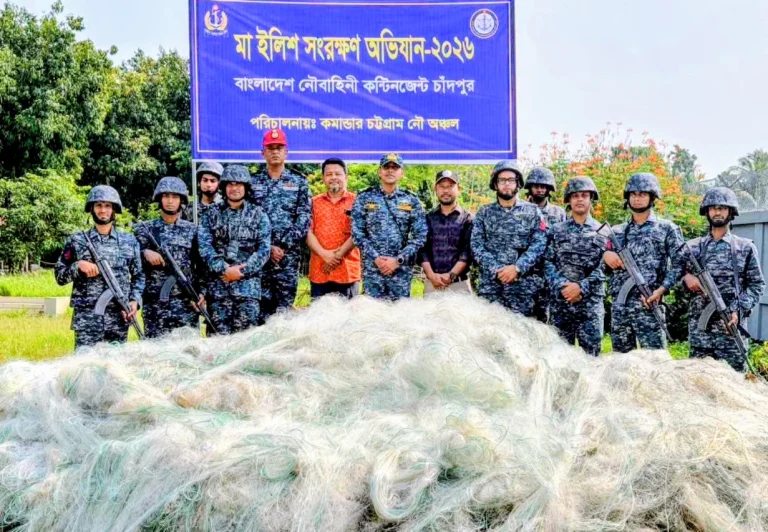 মা ইলিশ সংরক্ষণে সাগরে ও উপকূলে নৌবাহিনীর জোরদার অভিযান