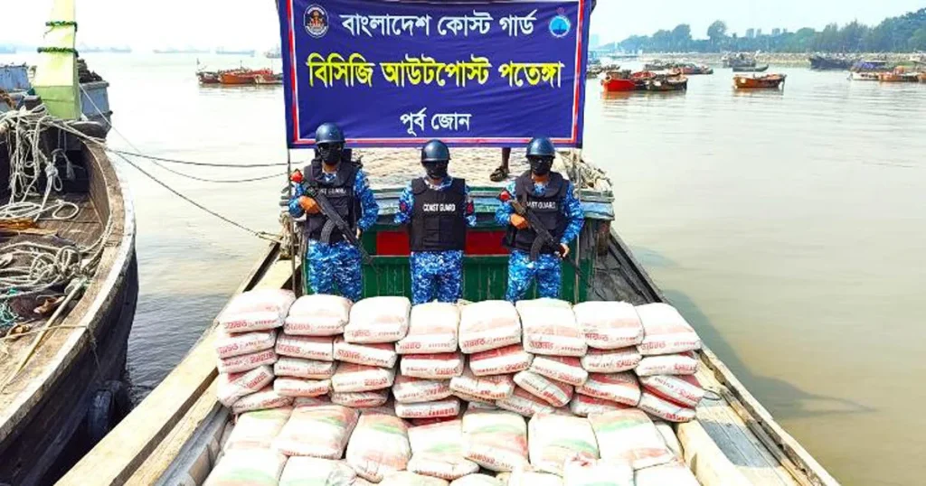 পতেঙ্গায় মিয়ানমারে পাচারকালে ৮০৩ বস্তা সিমেন্টসহ কার্গো বোট জব্দ