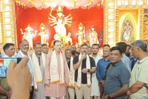 ইপিজেডে বিভিন্ন দুর্গোৎসব মণ্ডপ পরিদর্শনে ইসরাফিল খসরু